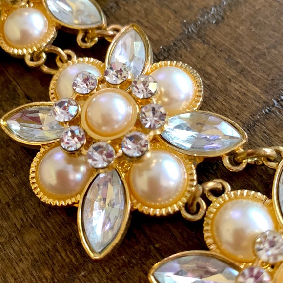 Rhinestone and Faux Pearl Statement Necklace - Picture 2 of 7